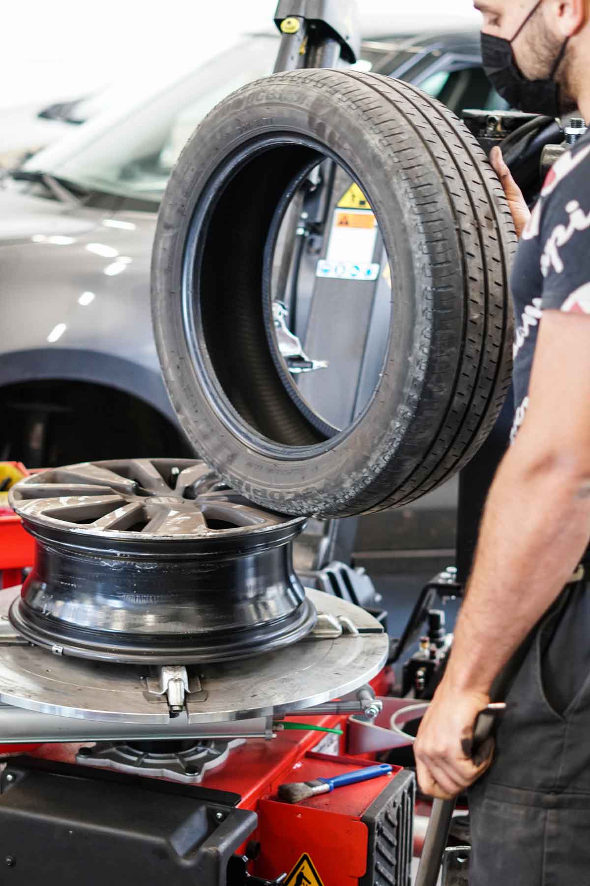 Changer ses pneus au garage mosconi Renault à valence d'agen